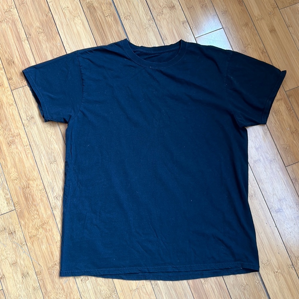 ❤️‍🔥 $5 or 3 / $12! ❤️‍🔥 Black Tagless Gildan Blank T-Shirt